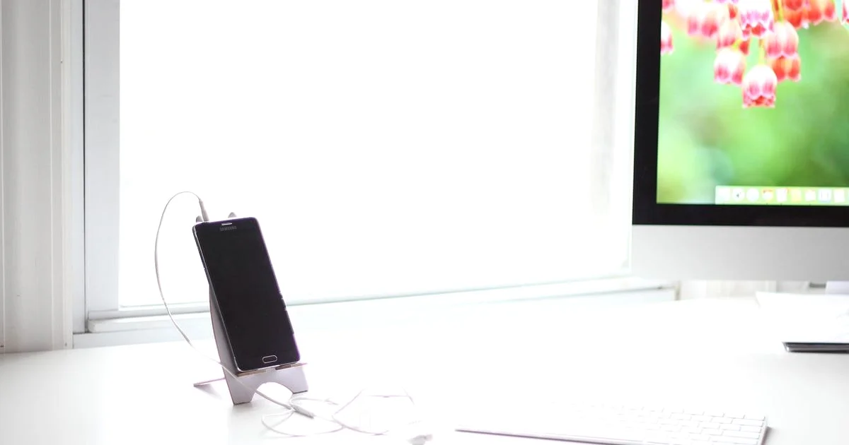 SE Case Essentials - Your Phone Advisor